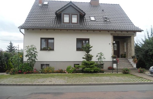 Laucha an der Unstrut Apartment | Single room, shower, WC - Guest house under the vineyards