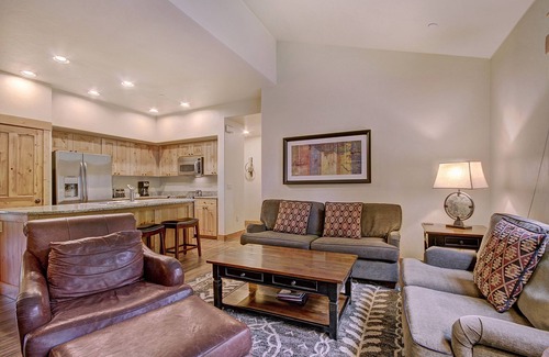 Breckenridge House | Ski-in 2br W/luxe Decor Steps To Winter Activities 2 Bedroom Townhouse by RedAwning