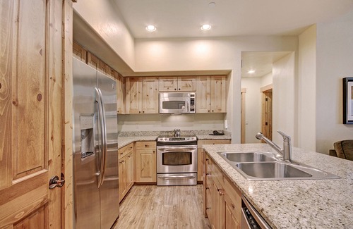 Breckenridge House | Ski-in 2br W/luxe Decor Steps To Winter Activities 2 Bedroom Townhouse by RedAwning