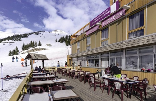 Orcieres-Merlette Hotel | Ski-in/ski-out & foot of the slopes, view mountain/resort, tv, ski locker, 16m²