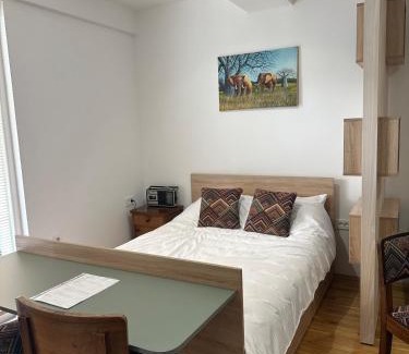 Centar Apartment | Skopje Centre APT near Zoo with Private Parking