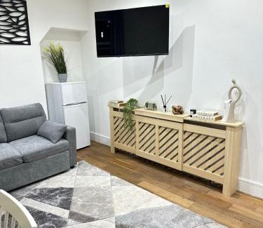 St. Leonard's Apartment | Sky High Apartment in Streatham