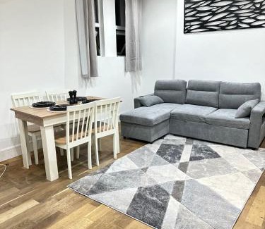 St. Leonard's Apartment | Sky High Apartment in Streatham