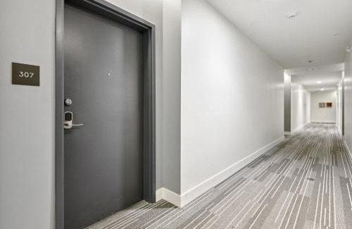 Highland House | Sky’s Edge Suite | Espadin LoHi