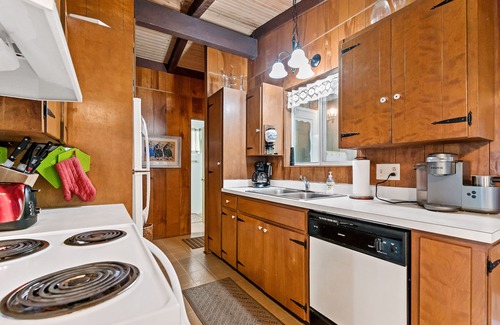 Holland House | Skylight Cottage | 3 Bed, 2 Bath