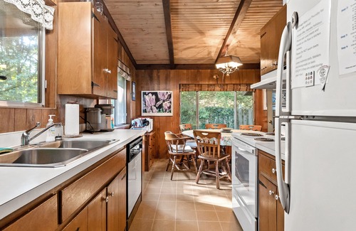 Holland House | Skylight Cottage | 3 Bed, 2 Bath