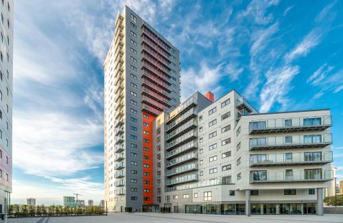 Woolwich Riverside Apartment | Skyvillion - London River Thames Top Floor Apartments by Woolwich Ferry, Mins to London ExCel, O2 Arena , London City Airport with Parking