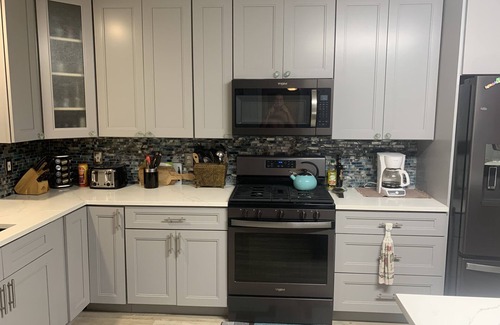 Green Turtle Estates House | Sleeps 10, Hot Tub ,Centrally Located , generator WiFi , rooftop deck,