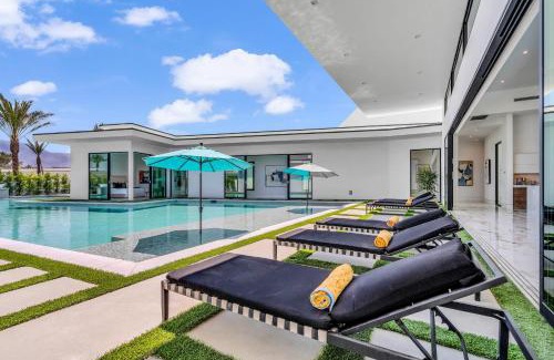 Indio Villa | Sleeps 17 Villa w Pool Hot Tub Pickleball Court Bravo Villa 8 by AvantStay