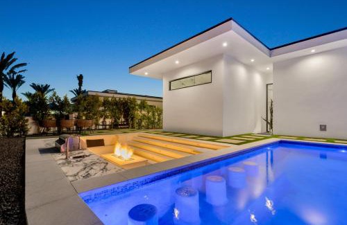 Indio Villa | Sleeps 17 Villa w Pool Hot Tub Pickleball Court Bravo Villa 8 by AvantStay