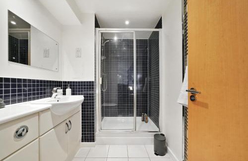 Bishop's Stortford Apartment | Sleeps 5 Spacious Apartment in Bishop Stortford Town
