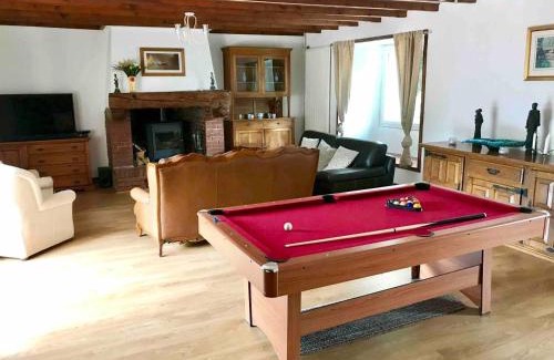 Feugeres House | Sleeps14- 5Acres- PetFriendly- NearToNormandyCoast