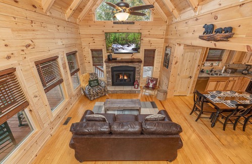 Gatlinburg - Pigeon Forge Cabin | Smoky Retreat