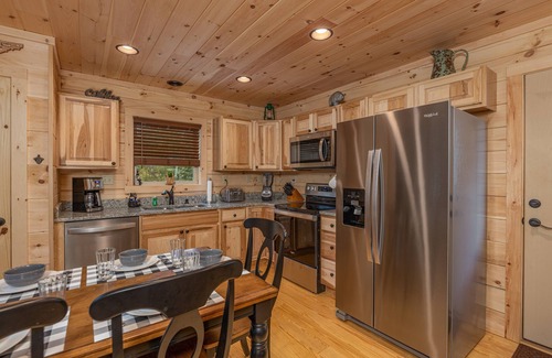 Gatlinburg - Pigeon Forge Cabin | Smoky Retreat