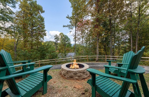 Gatlinburg - Pigeon Forge Cabin | Smoky Retreat