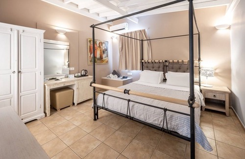 Pyrgos Hotel | Smy Santorini Suites & Villas