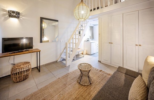 Pyrgos Hotel | Smy Santorini Suites & Villas