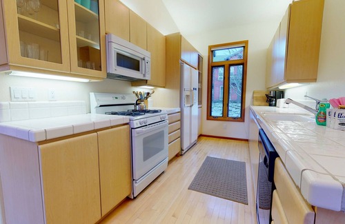 Mammoth Lakes Condo | Snowcreek V 933 Bright and Spacious, Private BBQ, Washer Dryer, Pet-Friendly by RedAwning