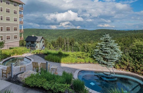 Snowshoe Condo | Soaring Eagle by Casago
