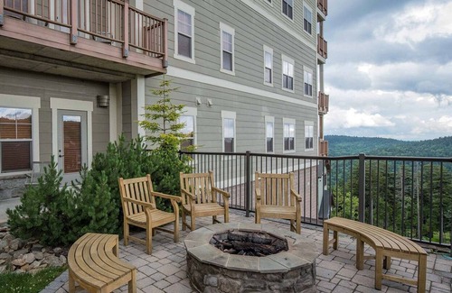 Snowshoe Condo | Soaring Eagle by Casago