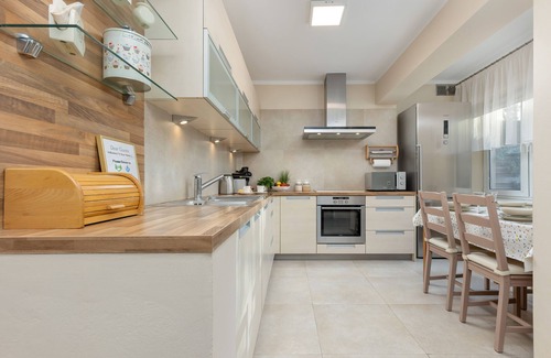 Warsaw Apartment | Soft Beige Raniuszka by Renters