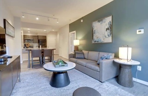 Court House Apartment | Sojourn | Courtland Towers | 1 BR w/Bocci Ball Court