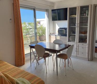 Le Couchant Apartment | Sol-y-Days Flamants roses, grande terrasse et piscine