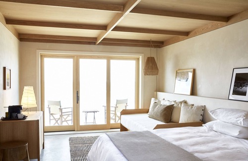 Montauk Hotel | Soothing Seashore Terrain! Beachfront Hotel with Pool, Free Parking & Breakfast!