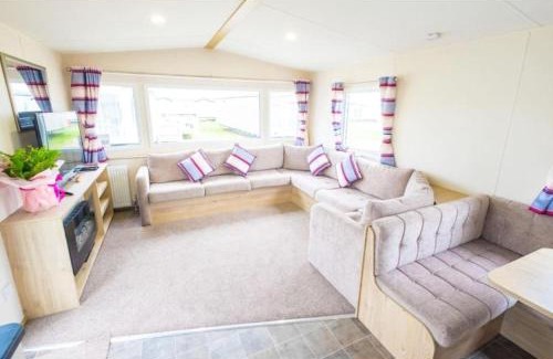 Camber Resort | SP158 - Camber Sands Holiday Park - 3 Bedrooms - Second Toilet - Decking - Private Parking