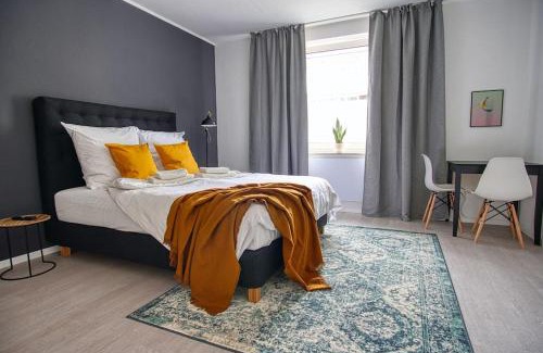 Frohnhausen Apartment | SpaceStays Two-Room Suite WIFI Netflix