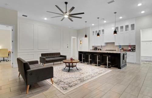 Wedgefield House | SpaceX BY R2 Shared Bath