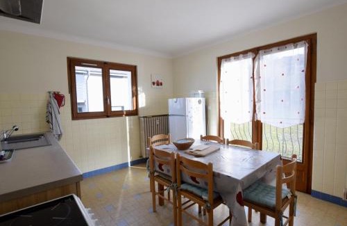 Evian-les-Bains Apartment | Spacieux appartement pour 6 avec wifi, animaux admis et parking à Évian - FR-1-498-4