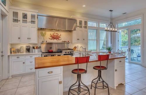 Daufuskie Island House | Spacious 3-bedroom house- walk to beach with WiFi on enchanting Daufuskie Island