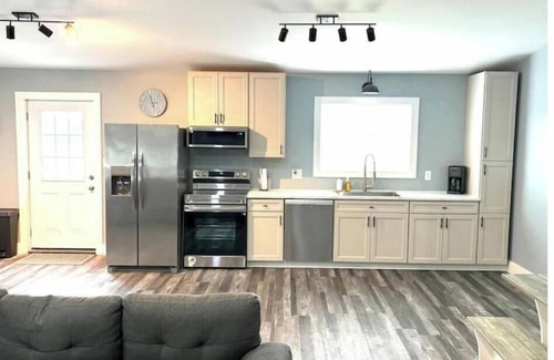 Santa Fe Apartment | Spacious 3-bedroom on a 140 acre working farm minutes from mark twain lake.