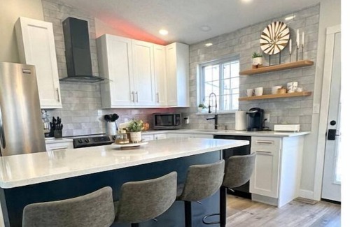 Lincoln House | Spacious 3bed/2bath Home by downtown & UNL. Fire pit and Ping Pong & Swing set!