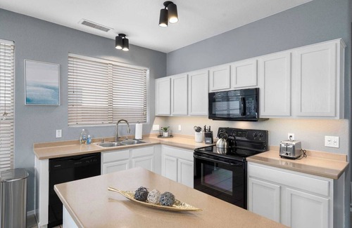 Deer Valley House | Spacious 4-bedroom house in adorable Glendale with WiFi, AC