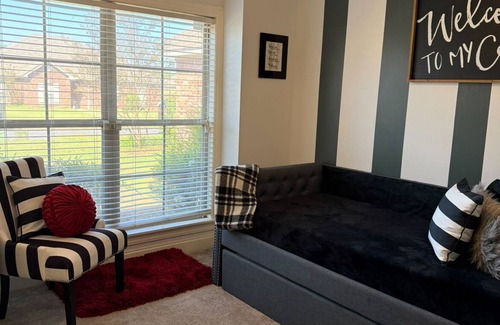 Brandon House | Spacious 4BR House in Brandon with Private Lanai – Your Home Away from Home