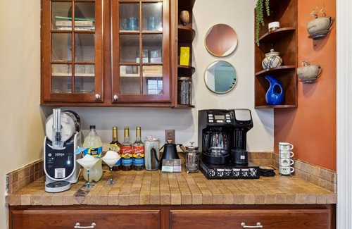 Cleveland House | Spacious 6-bedroom house with Game Room, Outside Bar and tons of Family Fun