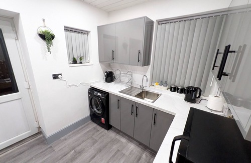 Clayton Apartment | Spacious and Comfortable Modern Rooms