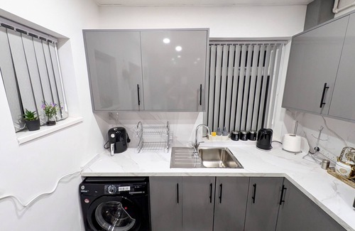 Clayton Apartment | Spacious and Comfortable Modern Rooms