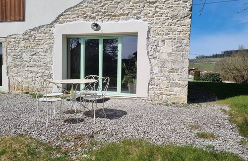 Orchamps-Vennes Apartment | Spacious and peaceful apartment in house