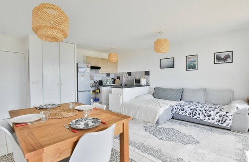 Publier Apartment | Spacious apartment with pool, balcony, parking and wifi in Publier