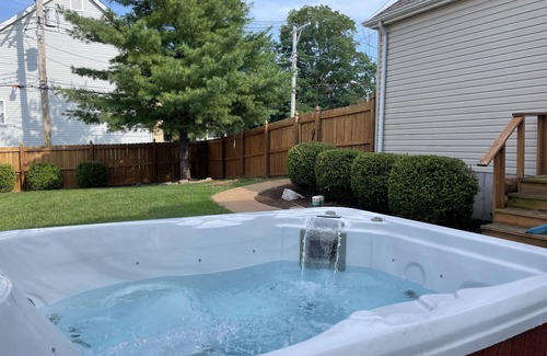 The Gate House | ☆ Spacious Beautiful 3BR ☆ Hot Tub ☆Near Downtown