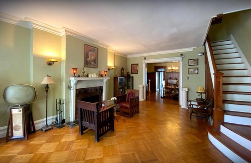 Prospect-Lefferts Gardens Historic District House | Spacious Bedroom in a Brooklyn House Shared with Host