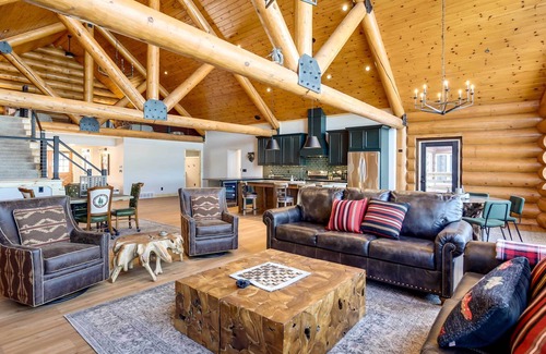 Lac du Flambeau Condo | Spacious Condo w/ Pool Table on Fence Lake!