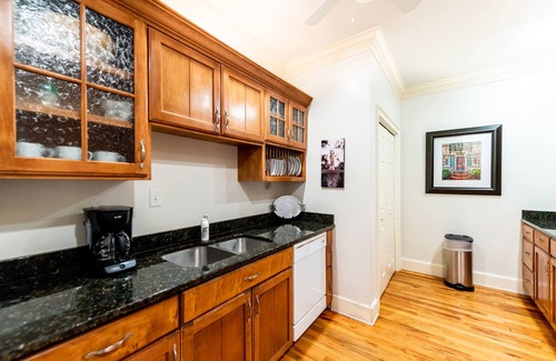 Beach Institute Cottage | Spacious Cottage w/King Bed, Patio, Easy Parking by Lucky Savannah
