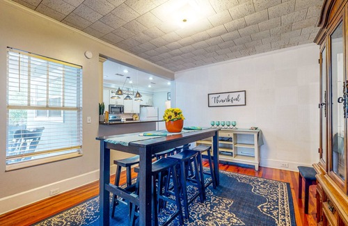 Plant City House | Spacious Designer Home with Private Solar-Heated Pool, Treehouse & Sunroom