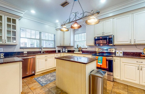 Plant City House | Spacious Designer Home with Private Solar-Heated Pool, Treehouse & Sunroom