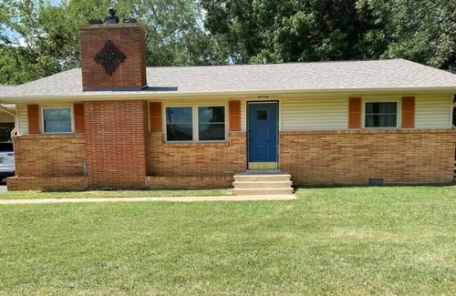 Parsons House | Spacious downtown Parsons home!