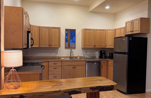 Joseph Apartment | Spacious duplex unit with a stunning mountain view in Joseph